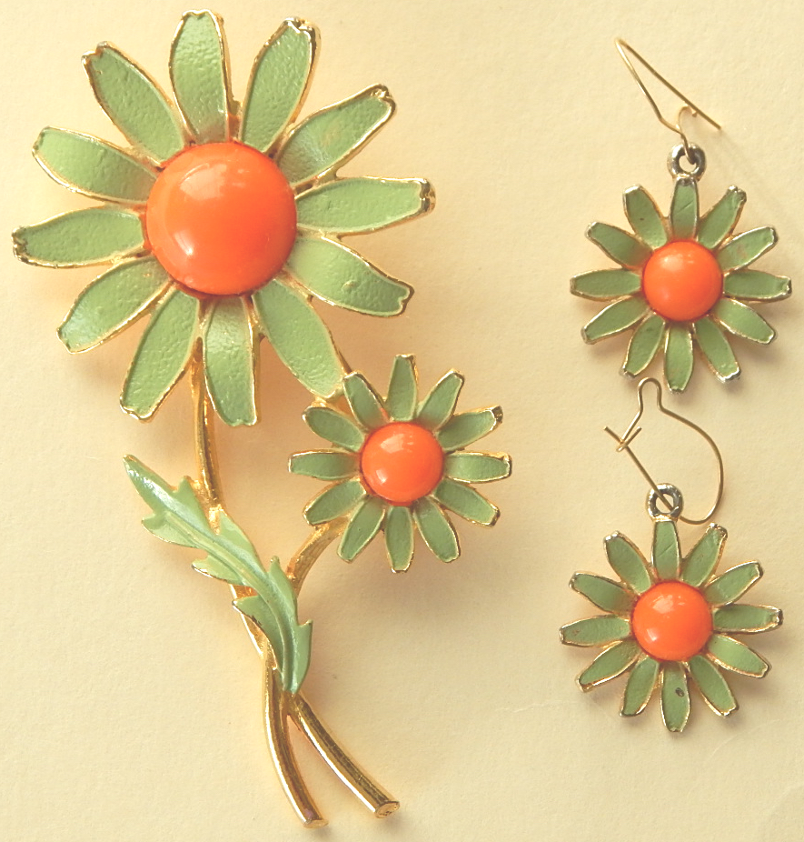 Weiss flower pin w/earrings