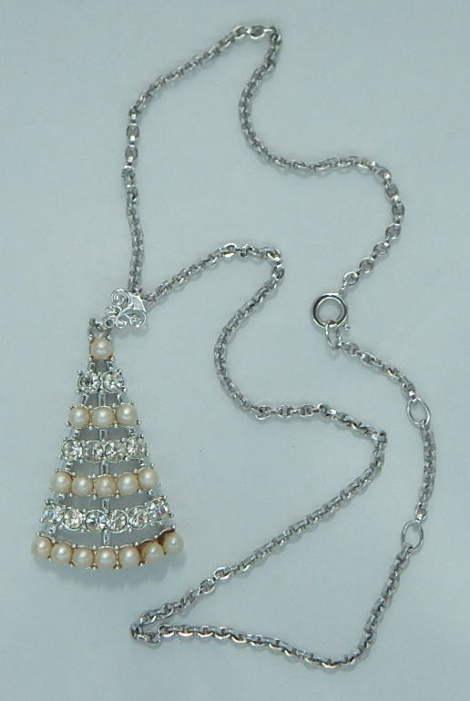 Sarah Coventry Christmas Tree silvertone chain necklace