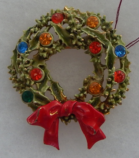 Christmas Wreath enamel and rinestone pin
