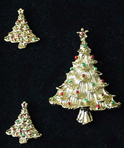 Christmas tree pin with pierced earrings