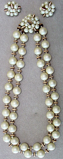 Plastic bead necklace set